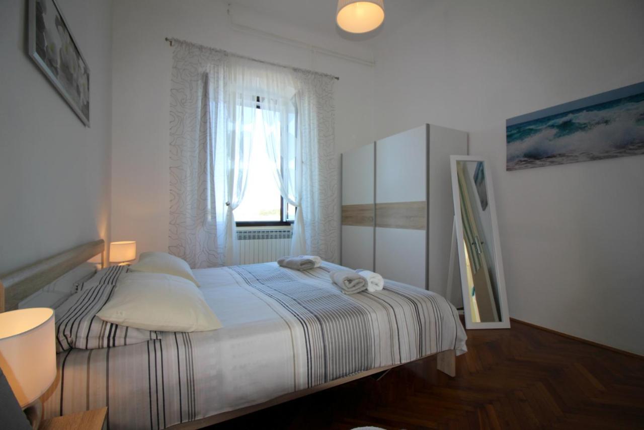 Apartment Old City โปเรช ภายนอก รูปภาพ